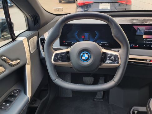 Used 2024 BMW iX xDrive50 w/ Premium Package AWD/4WD image 27