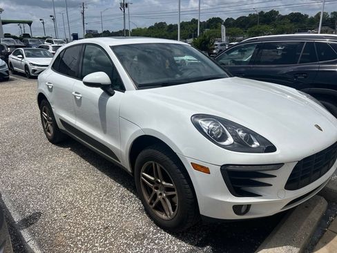 Used 2018 Porsche Macan AWD/4WD image 3