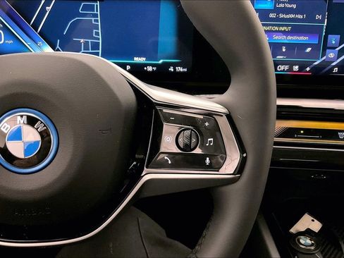 Used 2025 BMW i5 xDrive40 w/ Premium Package image 19