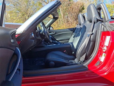 Used 2019 FIAT 124 Spider Lusso w/ Navigation & Sound Group image 12