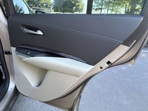 Used 2023 Cadillac XT4 Luxury w/ Cold Weather Package FWD image 16
