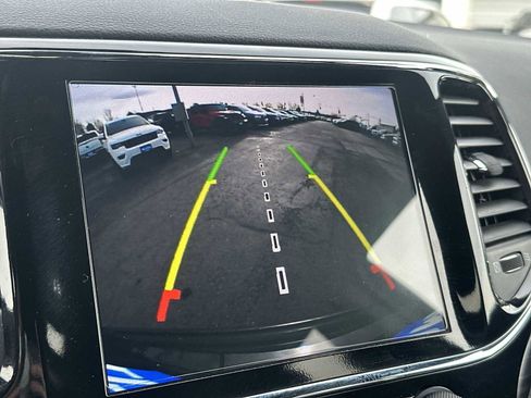 Used 2020 Jeep Grand Cherokee Altitude image 22