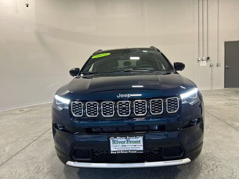 Used 2024 Jeep Compass Limited w/ Elite Group AWD/4WD image 3