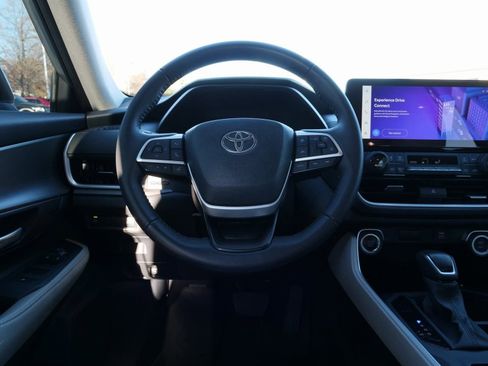 Used 2025 Toyota Grand Highlander AWD image 23