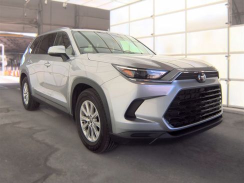 Used 2025 Toyota Grand Highlander FWD image 1