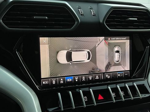 Used 2021 Lamborghini Urus image 34