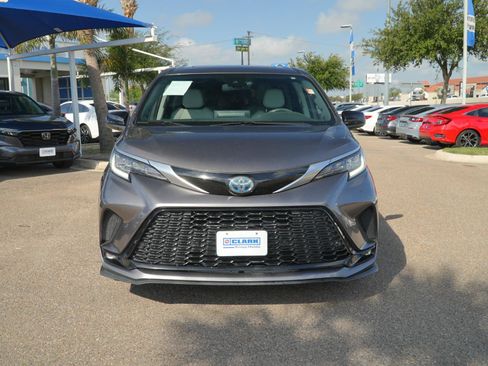 Used 2022 Toyota Sienna XSE w/ XSE Plus Package AWD/4WD image 2
