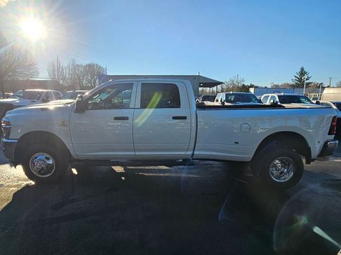 New 2026 RAM 3500 Tradesman AWD/4WD image 4