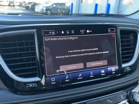 Used 2022 Chrysler Pacifica Touring-L image 27