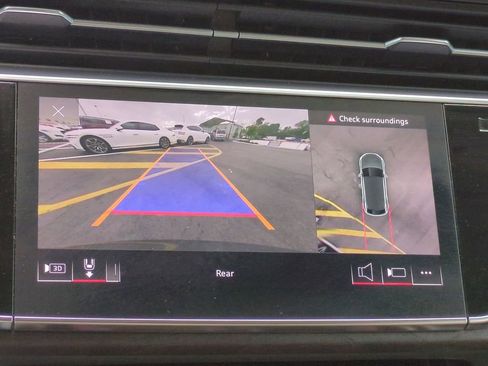 Used 2021 Audi Q8 Prestige image 21