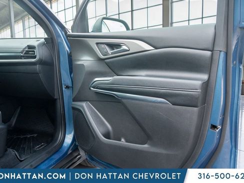 Used 2025 Chevrolet Traverse LT w/ Midnight/Sport Edition AWD/4WD image 29