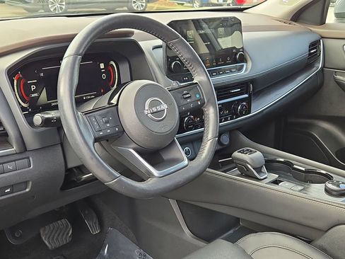 Used 2023 Nissan Rogue Platinum w/ Platinum Premium Package image 16