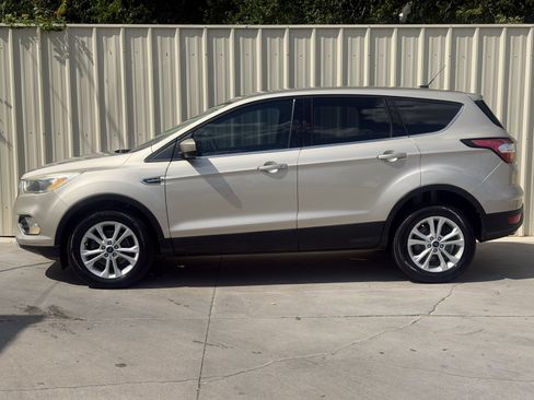 Used 2017 Ford Escape SE FWD image 8