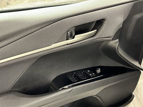 Used 2025 Toyota Camry SE image 15