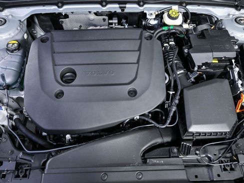 Certified 2026 Volvo XC40 B5 Plus AWD/4WD image 35