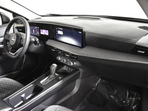 Certified 2025 Nissan Kicks SV AWD/4WD image 33