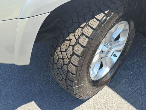Used 2018 Toyota 4Runner SR5 AWD/4WD image 31