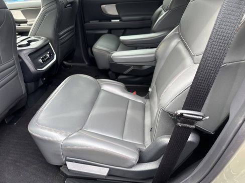 Used 2025 Ford Expedition Active image 13