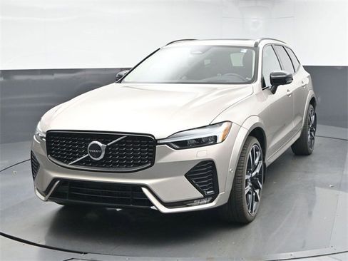 Used 2024 Volvo XC60 B5 Ultimate w/ Protection Package Premier image 3