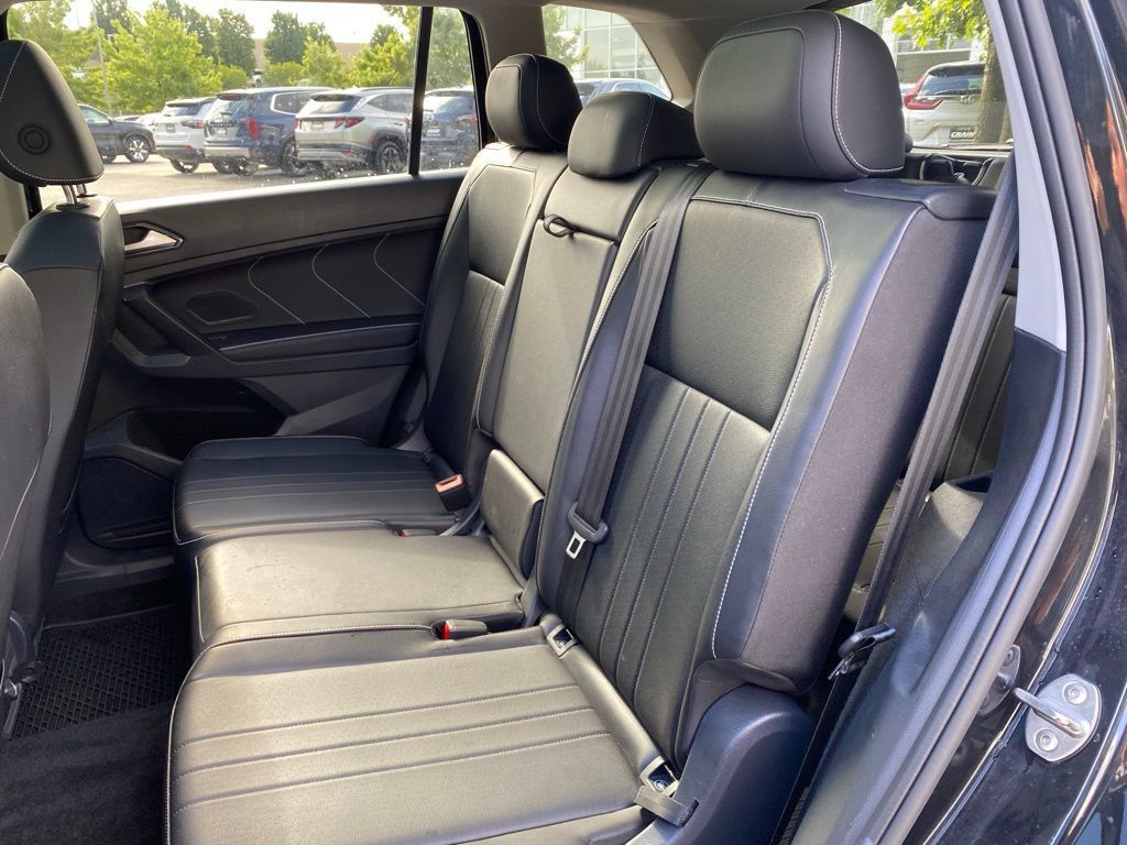 Used 2024 Volkswagen Tiguan SE w/ Panoramic Sunroof Package FWD image 26