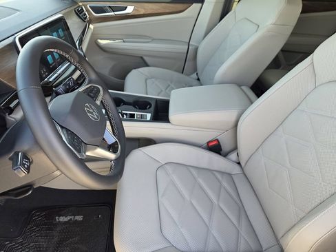 New 2026 Volkswagen Atlas SE FWD image 11