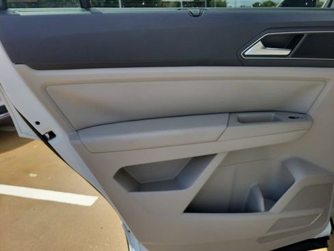 Used 2019 Volkswagen Atlas SE FWD image 16
