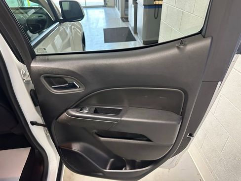 Used 2022 Chevrolet Colorado LT w/ Luxury Package image 18