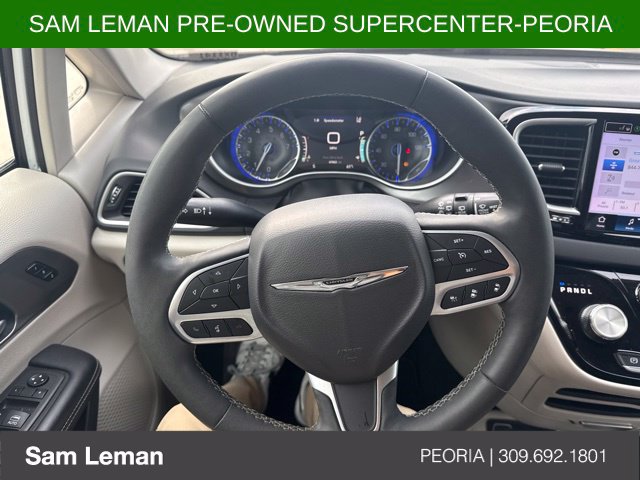 Used 2024 Chrysler Pacifica Touring-L FWD image 10