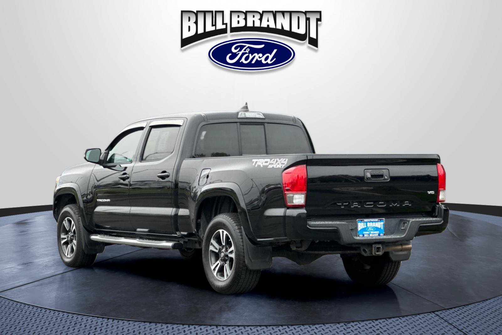 Used 2016 Toyota Tacoma TRD Sport AWD/4WD image 5