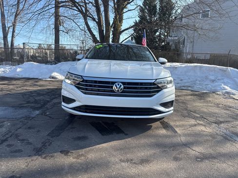 Used 2019 Volkswagen Jetta SE w/ Cold Weather Package image 10