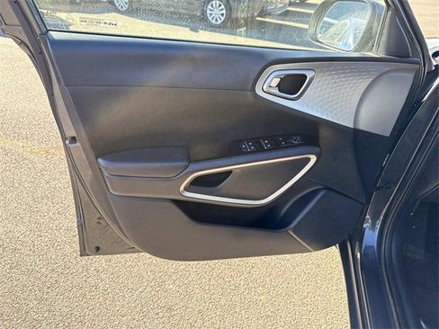 Certified 2023 Kia Soul LX w/ LX Technology Package image 13