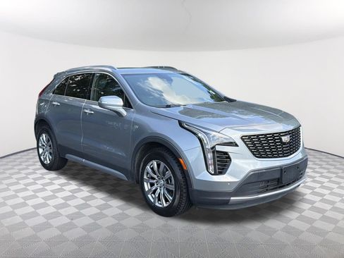 Used 2023 Cadillac XT4 Premium Luxury w/ Enhanced Visibility Package FWD image 3