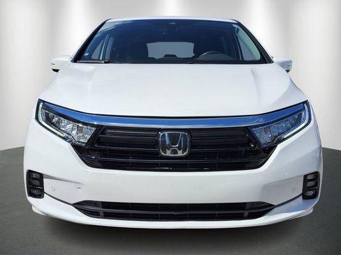 Certified 2024 Honda Odyssey Touring image 2