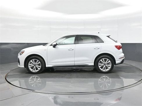 Certified 2025 Audi Q3 2.0T Premium w/ Convenience Package image 4