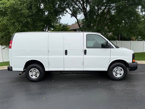 Used 2015 Chevrolet Express 2500 image 5