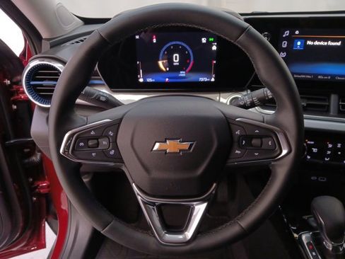 Used 2025 Chevrolet Trax LT w/ Driver Confidence Package image 15