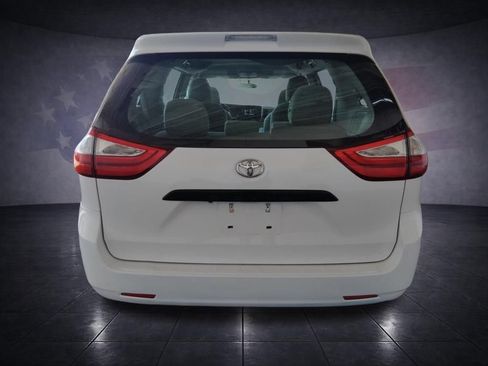 Used 2017 Toyota Sienna L FWD image 4