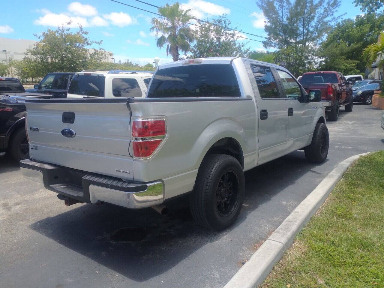 Used 2013 Ford F150 XLT w/ Mid Equipment Group RWD image 9