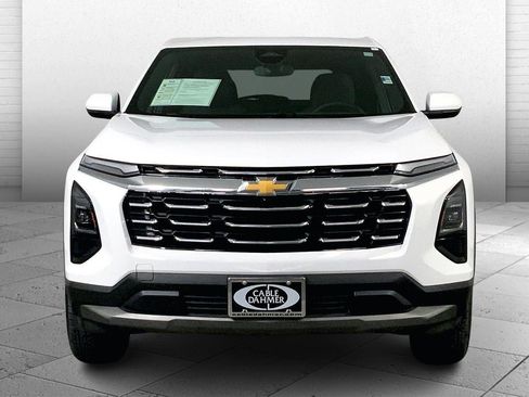 Used 2025 Chevrolet Equinox LT image 2