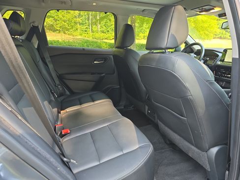 Used 2023 Nissan Rogue SL w/ SL Premium Package FWD image 11