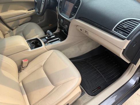 Used 2013 Chrysler 300 w/ Driver Convenience Group RWD image 12
