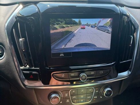 Used 2023 Chevrolet Traverse LT FWD image 10