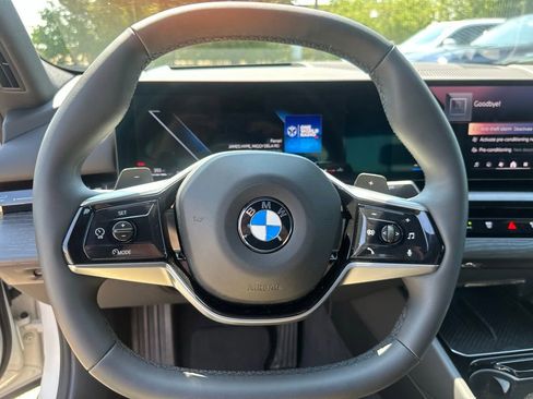 Certified 2025 BMW 530i w/ Premium Package image 22