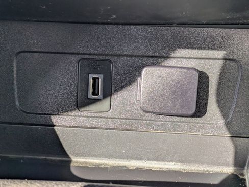 Used 2019 Ford Escape SE image 23