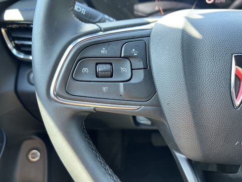 Used 2025 Buick Envista Sport Touring w/ Convenience II Package FWD image 19