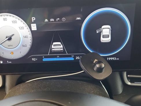 Used 2025 Hyundai Elantra SEL FWD image 5