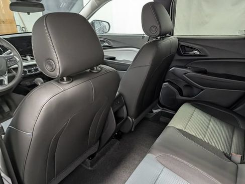 New 2026 Chevrolet Trax LT w/ LT Convenience Package FWD image 12