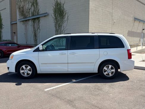 Used 2010 Dodge Grand Caravan SXT FWD image 5