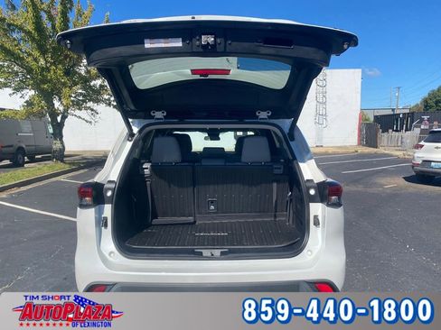 Used 2022 Toyota Highlander LE image 52