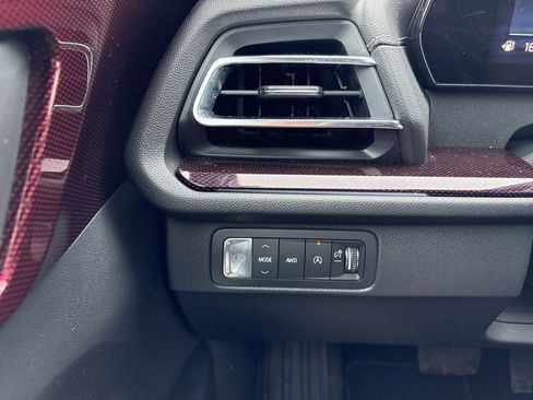 Used 2025 Chevrolet Traverse Z71 w/ Driver Confidence Package image 33